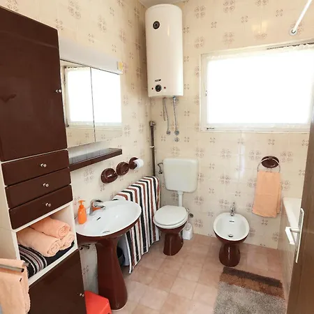 House Mrcela 200m From Τρογκίρ