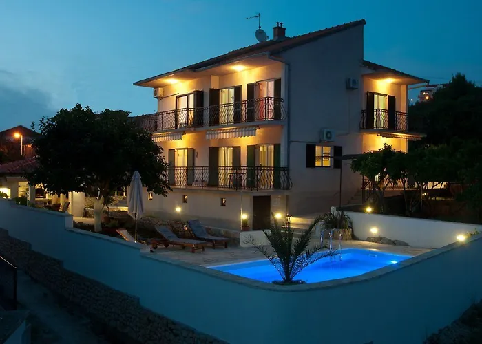 House Mrcela 200m From