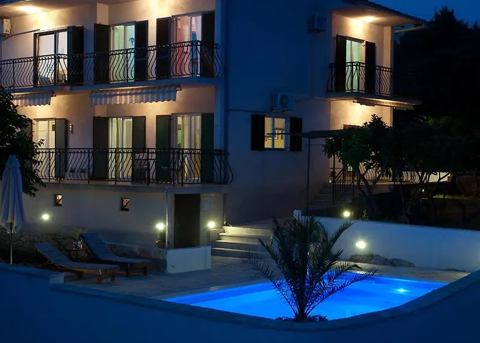 House Mrcela 200m From *