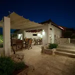 Σπίτι διακοπών House Mrcela 200m From